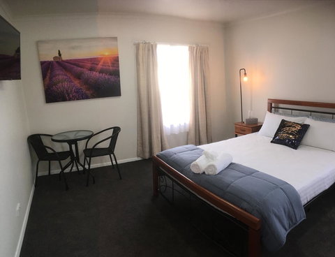 3ree- Spacious & Charming Apartment - Darwin Holiday 0