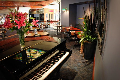Nightcap At Matthew Flinders Hotel - Darwin Holiday 8