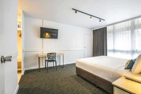 Nightcap At Matthew Flinders Hotel - Darwin Holiday 21