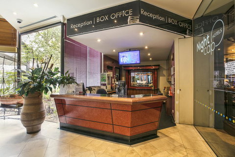 Nightcap At Matthew Flinders Hotel - Darwin Holiday 24