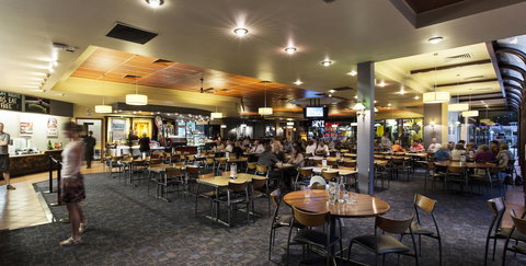 Nightcap At Matthew Flinders Hotel - Darwin Holiday 9