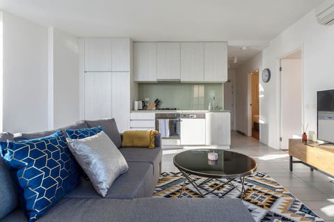 2Bedroom Apartment With Views In Docklands Next To CBD & Marvel Stadium - Darwin Holiday 8