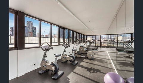 2Bedroom Apartment With Views In Docklands Next To CBD & Marvel Stadium - Darwin Holiday 18