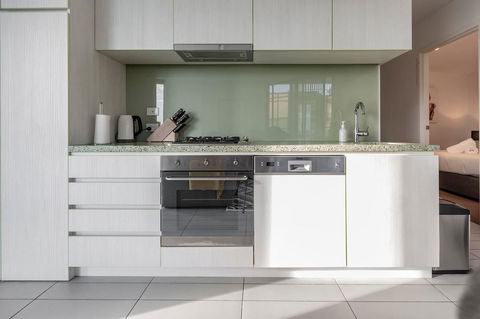 2Bedroom Apartment With Views In Docklands Next To CBD & Marvel Stadium - Darwin Holiday 6