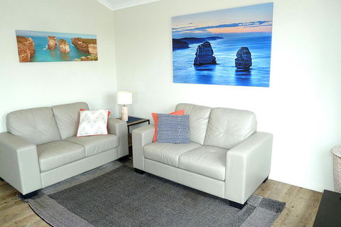 Apollo Bay Waterfront Motor Inn - Darwin Holiday 3
