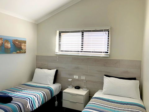 Apollo Bay Waterfront Motor Inn - Darwin Holiday 24