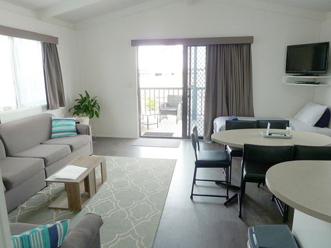 Apollo Bay Waterfront Motor Inn - Darwin Holiday 14