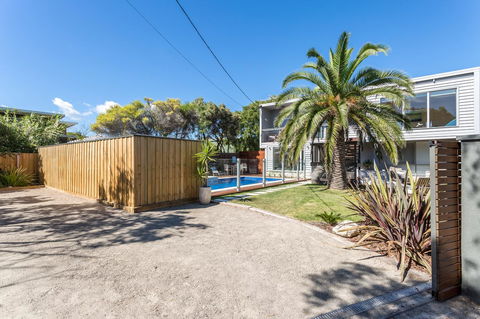 Front Beach House - Darwin Holiday 5