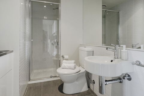 Mono Apartments On Franklin Street - Darwin Holiday 21