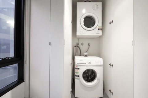 Mono Apartments On Franklin Street - Darwin Holiday 9