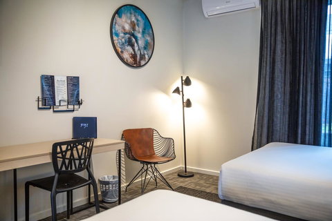 Nightcap At Keysborough Hotel - Darwin Holiday 17