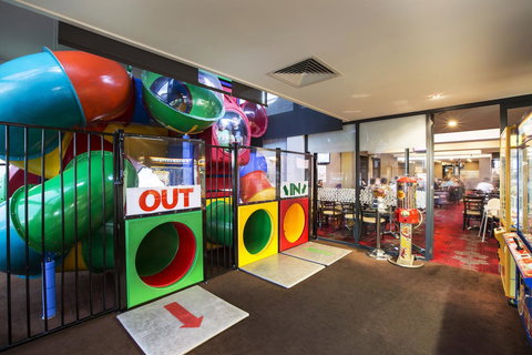 Nightcap At Keysborough Hotel - Darwin Holiday 5