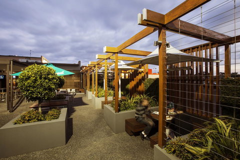 Nightcap At Keysborough Hotel - Darwin Holiday 6