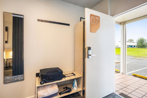 Nightcap At Keysborough Hotel - Darwin Holiday 16