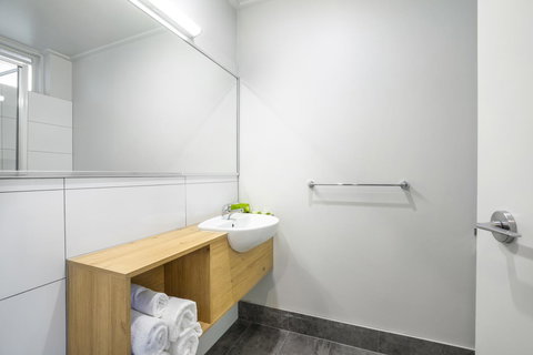 Nightcap At Keysborough Hotel - Darwin Holiday 11