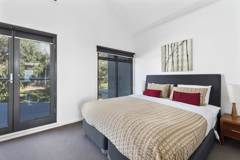 Apollo Bay Cottages - Darwin Holiday 9