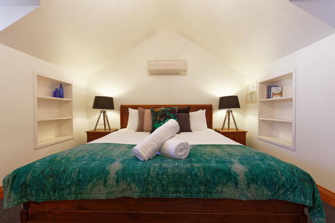 54 On Bank - Darwin Holiday 42