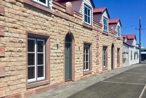 54 On Bank - Darwin Holiday 2