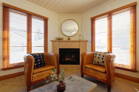 54 On Bank - Darwin Holiday 30