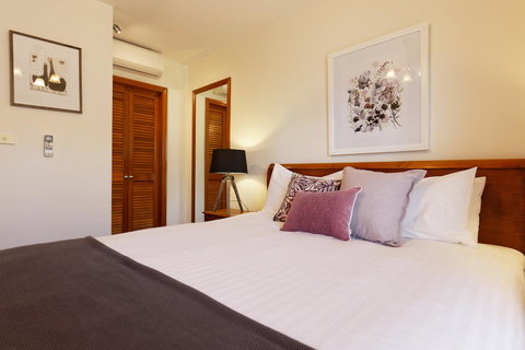 54 On Bank - Darwin Holiday 25