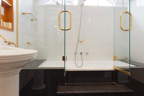 54 On Bank - Darwin Holiday 37