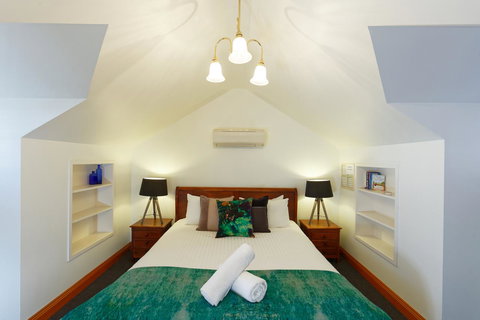 54 On Bank - Darwin Holiday 39