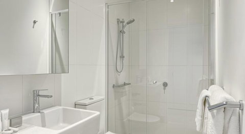 Experience Platinum Hotel Apartments - Darwin Holiday 24