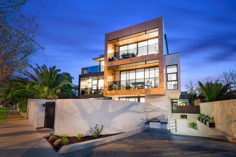 Manhattan Apartments - Caulfield North - Darwin Holiday 0