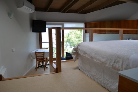 Chris\'s Beacon Point Restaurant & Villas - Darwin Holiday 9