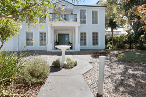 Sandymount - Darwin Holiday 1