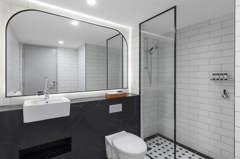 The Savoy Hotel On Little Collins Melbourne - Darwin Holiday 17