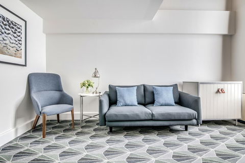The Savoy Hotel On Little Collins Melbourne - Darwin Holiday 8