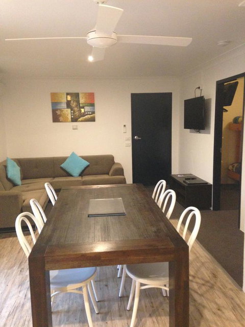 Snow View Holiday Units - Darwin Holiday 14