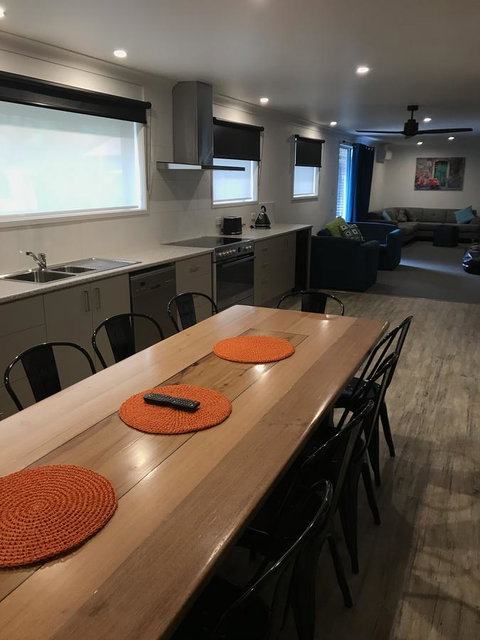 Snow View Holiday Units - Darwin Holiday 21