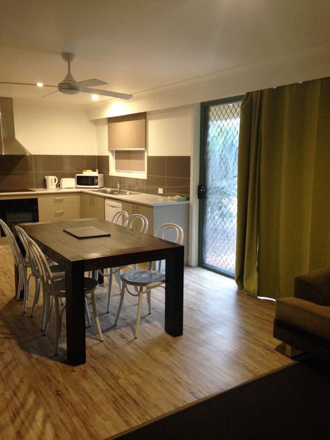 Snow View Holiday Units - Darwin Holiday 16