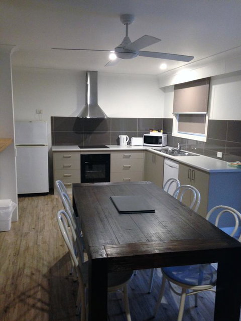 Snow View Holiday Units - Darwin Holiday 15