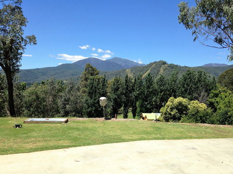 Snow View Holiday Units - Darwin Holiday 3