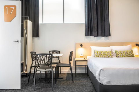 Nightcap At Seaford Hotel - Darwin Holiday 3