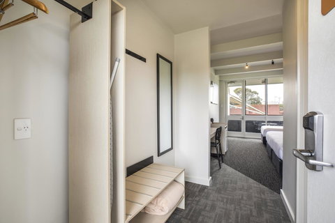 Nightcap At Seaford Hotel - Darwin Holiday 31