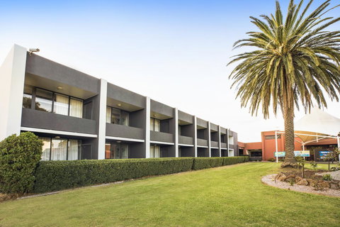 Nightcap At Seaford Hotel - Darwin Holiday 6