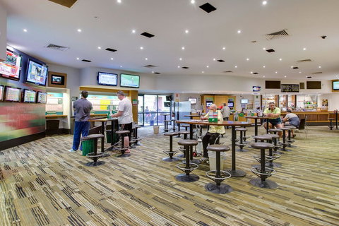 Nightcap At Seaford Hotel - Darwin Holiday 40