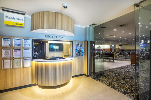 Nightcap At Seaford Hotel - Darwin Holiday 10