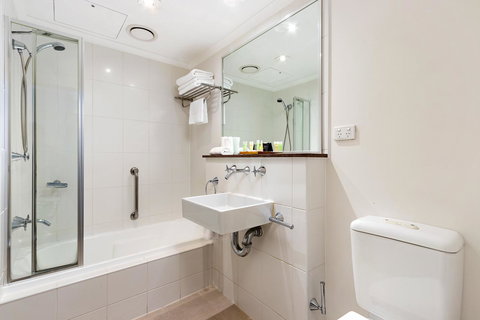 Batman\'s Hill On Collins - Darwin Holiday 12