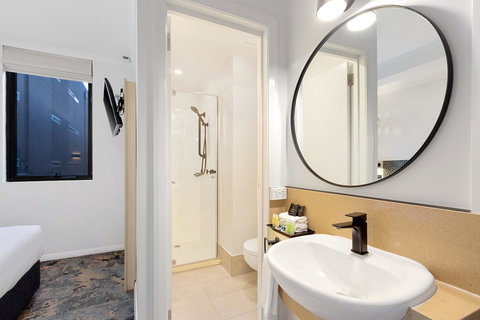 Batman\'s Hill On Collins - Darwin Holiday 7