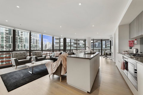 Best Views On Collins - Darwin Holiday 18