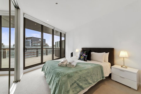 Best Views On Collins - Darwin Holiday 11