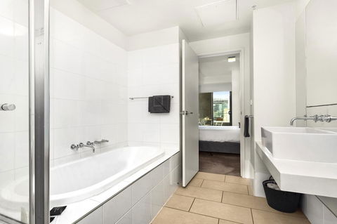 Waterfront Melbourne Apartments - Darwin Holiday 43