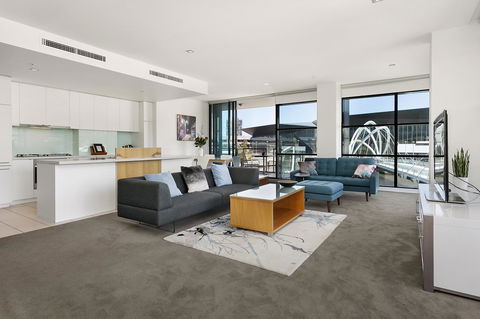 Waterfront Melbourne Apartments - Darwin Holiday 1