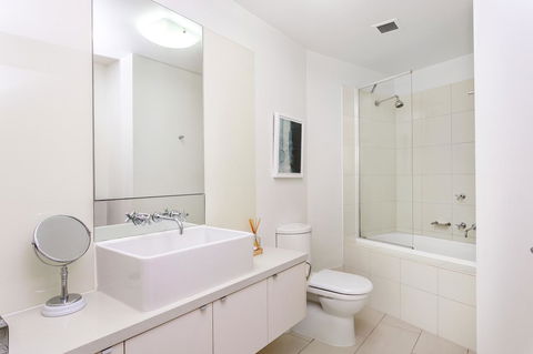 Waterfront Melbourne Apartments - Darwin Holiday 37