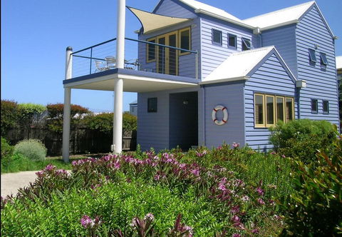 Rayville Boat Houses - Darwin Holiday 1